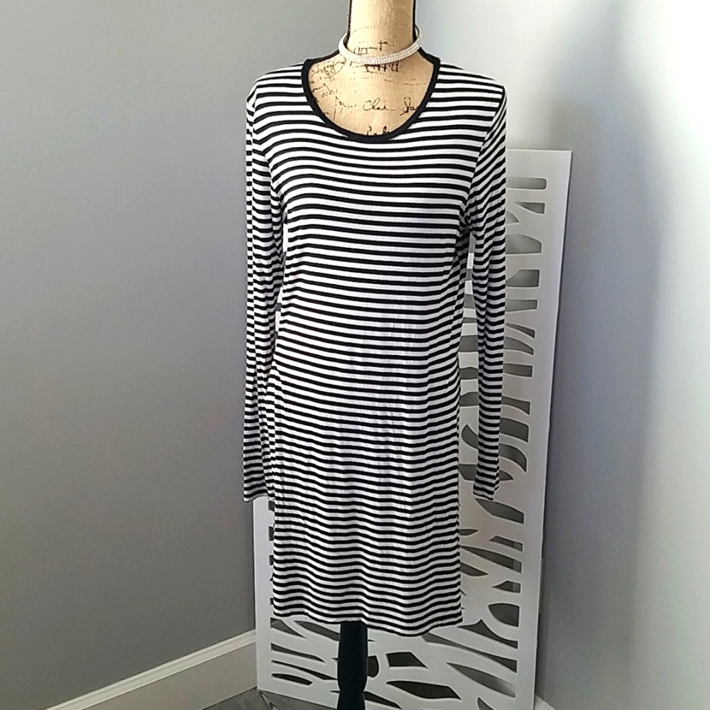 Knee length, long sleeve, slit up both sides t-shirt